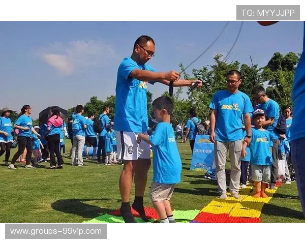三人小孩子游戏推荐三十种玩法激发创造力与团队合作的亲子互动游戏